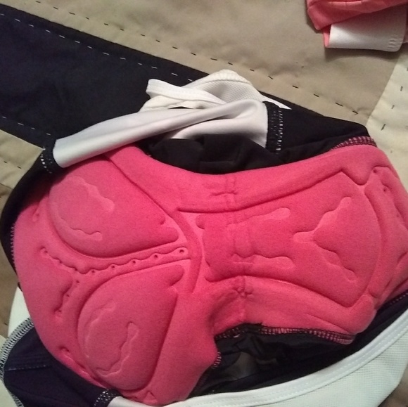 Womens cycling kit SOLD - Picture 3 of 7